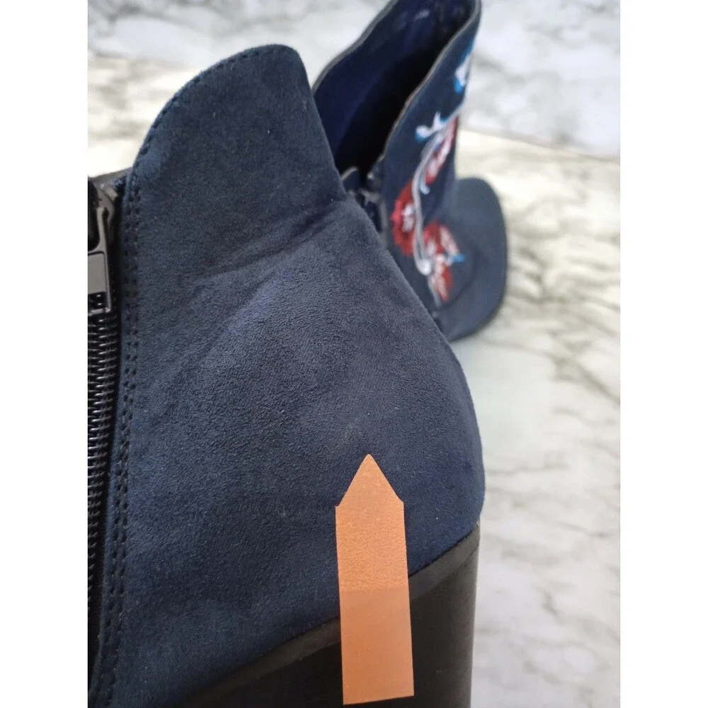 Carlos Santana Navy Embroidered Pointed Toe Ankle Boots Size 7M